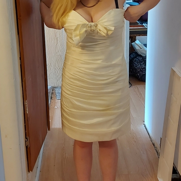 Wedding dress - Picture 2 of 3